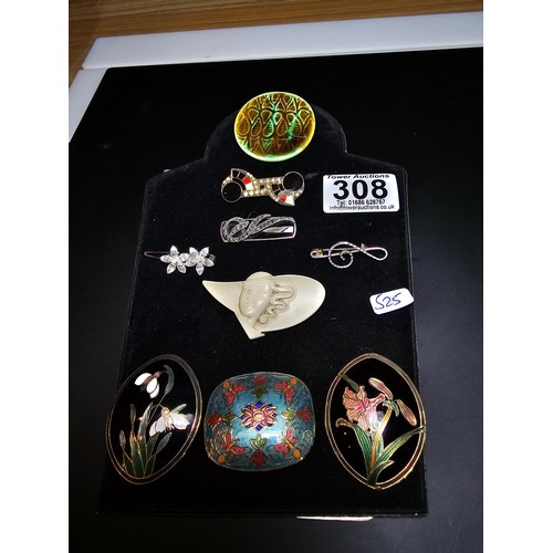 308 - A collection of 9x good vintage brooches which includes a good quality vintage sterling silver art d... 