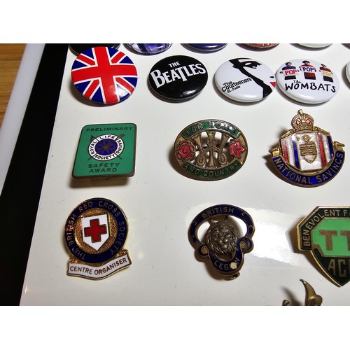 309 - A suite of approx 23x pin badges and button badges which includes some button badges relating to fam... 