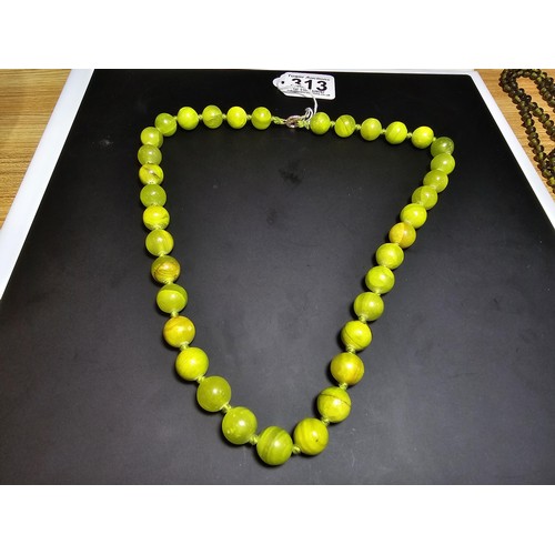 313 - An impressive vintage hand knotted green sardonyx large beaded necklace, each bead presents a good n... 