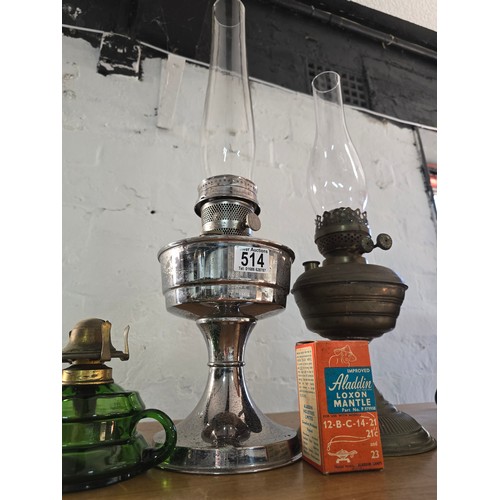 514 - 2x oil lamps and an Aladdin paraffin lamp the Aladdin lamp comes with a boxed new mantel, both chimn... 