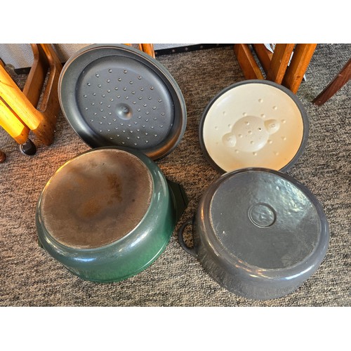 516 - 2x good quality heavy cast iron and enamel lidded cooking pots along with a vintage west German Brot... 