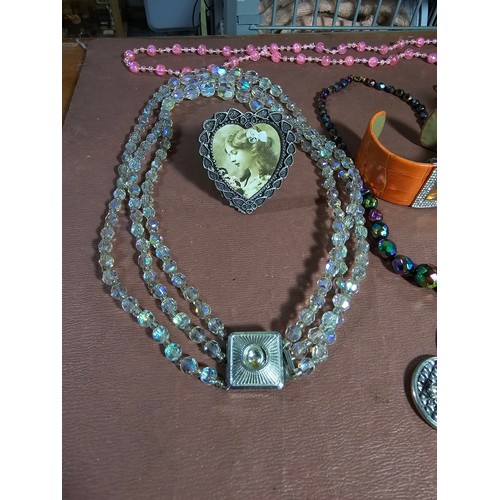 380 - Suite of good quality costume jewellery on 2 display boards ( not included) includes a pretty turquo... 