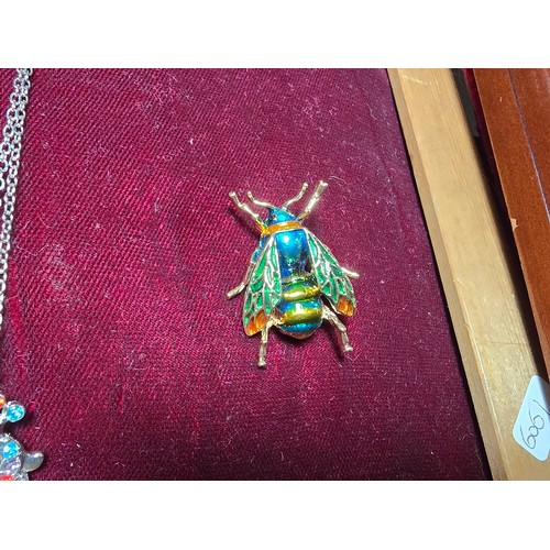 209 - Good quality display board (included) containing a quantity of brooches inc an enamel turtle, silver... 