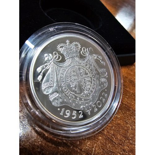 242 - The Royal Mint 2022 UK £5 silver proof piedfort coin, the platinum jubilee of H.M. Queen Elizabeth I... 