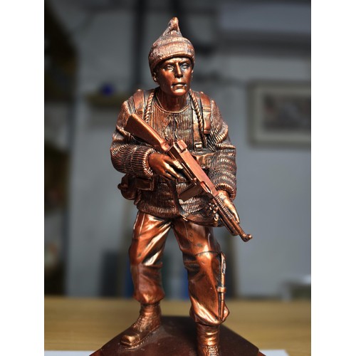 151 - An impressive Danbury mint operation chariot bronzed resin solider figure with a set of 5 British co... 