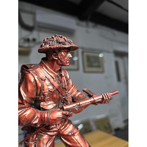 152 - An impressive Danbury mint The Liberator WWII bronzed resin solider figure with a set of 5 British c... 