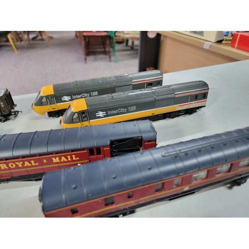 20 - A quantity of 7x coaches inc Royal Mail, Pullman etc along with an intercity 125 loco and a dummy In... 