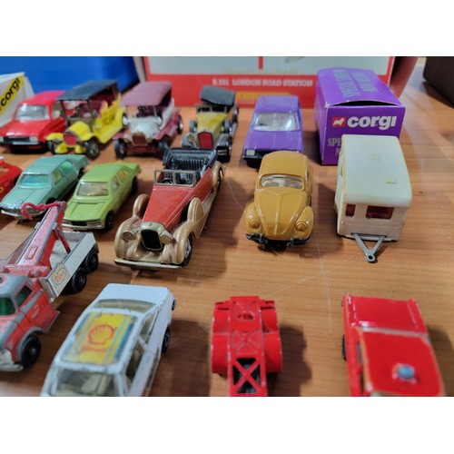 21 - Large quantity of diecast vehicles inc matchbox, corgi, whizz wheels, etc inc a Jaguar XJS, Ford Esc... 