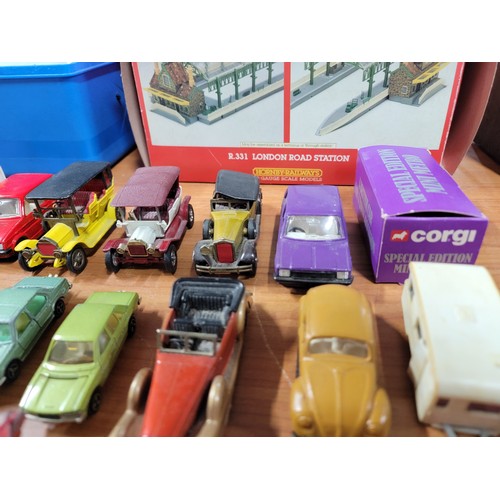 21 - Large quantity of diecast vehicles inc matchbox, corgi, whizz wheels, etc inc a Jaguar XJS, Ford Esc... 