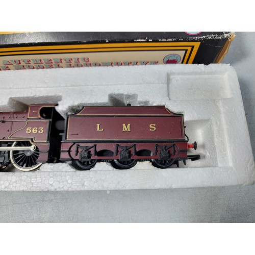 30 - Boxed Dapol model train in maroon LMS563, in overall good condition complete with tender