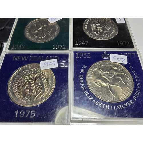 160 - A collection of 6 coins to include a Solomon island half dollar coin celebrating 95 years of Queen E... 