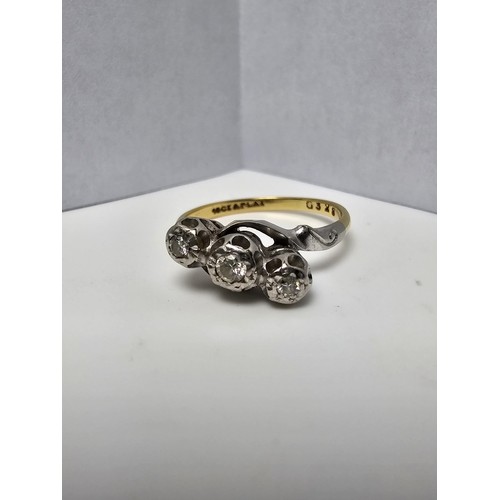 263 - A fine quality vintage 18ct yellow gold and platinum 3 stone diamond ring, each stone is very sparkl... 