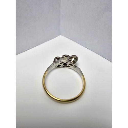 263 - A fine quality vintage 18ct yellow gold and platinum 3 stone diamond ring, each stone is very sparkl... 