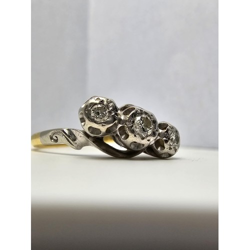 263 - A fine quality vintage 18ct yellow gold and platinum 3 stone diamond ring, each stone is very sparkl... 