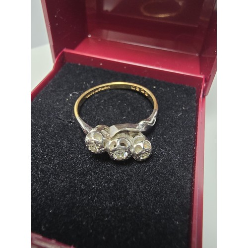 263 - A fine quality vintage 18ct yellow gold and platinum 3 stone diamond ring, each stone is very sparkl... 