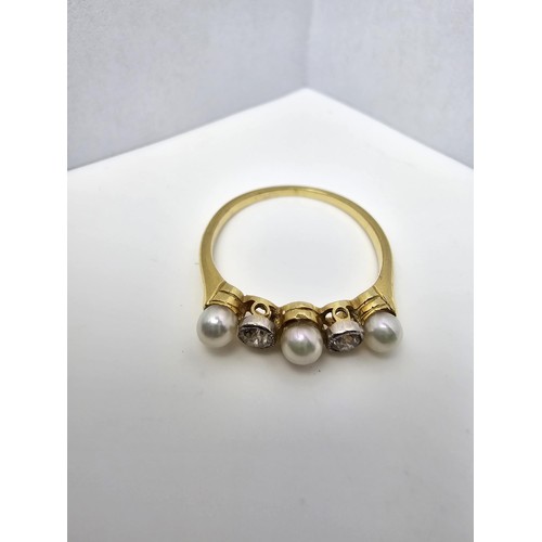 264 - A fine quality 18ct yellow gold pearl and diamond ring inset with 2 large diamonds, combined weight ... 