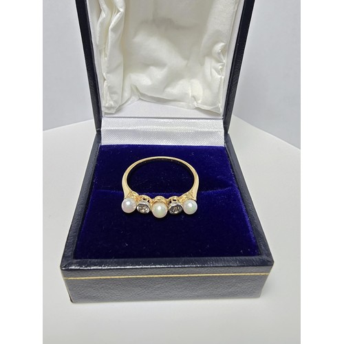 264 - A fine quality 18ct yellow gold pearl and diamond ring inset with 2 large diamonds, combined weight ... 