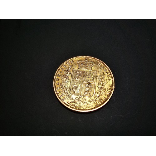 266 - Good antique Queen Victoria Full Gold Sovereign dated 1877 with a young Queen Victoria head in very ... 