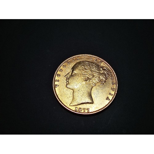 266 - Good antique Queen Victoria Full Gold Sovereign dated 1877 with a young Queen Victoria head in very ... 