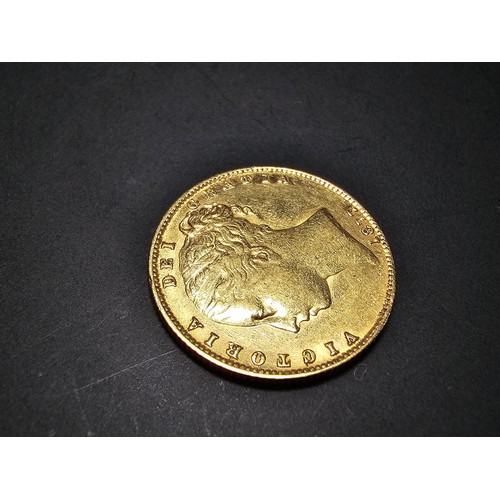 266 - Good antique Queen Victoria Full Gold Sovereign dated 1877 with a young Queen Victoria head in very ... 