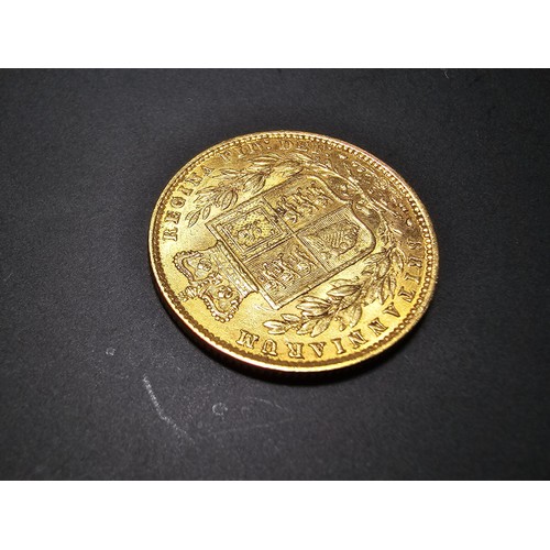 266 - Good antique Queen Victoria Full Gold Sovereign dated 1877 with a young Queen Victoria head in very ... 