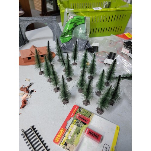 50 - Model Hornby accessories inc railway buildings, small people figures, tress etc. In small green crat... 