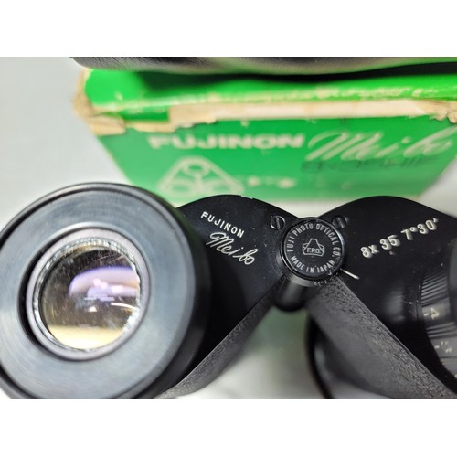 53 - Origina boxed Fujinon Binoculars Roof Prism 8 x 35 complete with case in good condition