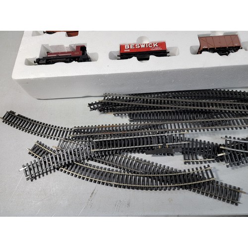 40 - Boxed Hornby City Industrial 00 gauge train contains the power unit, track and train with rolling st... 