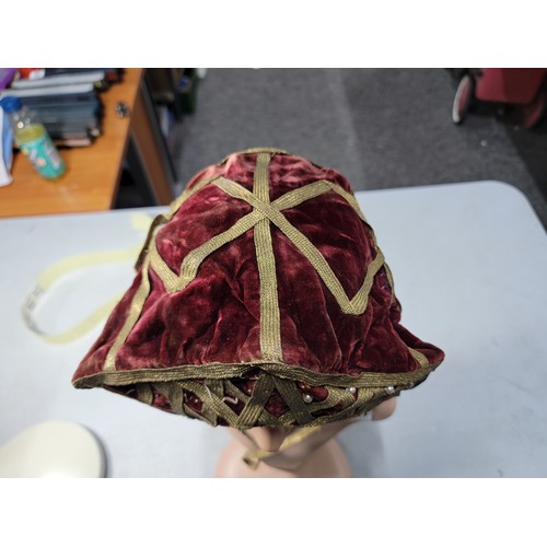 274 - Very rare genuine Victorian fancy dress gable hood made out of real red velvet and gold thread most ... 