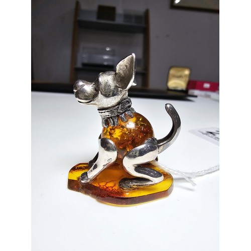 247 - Good quality very pretty hallmarked silver and genuine amber dog figure, featuring a solid amber bod... 