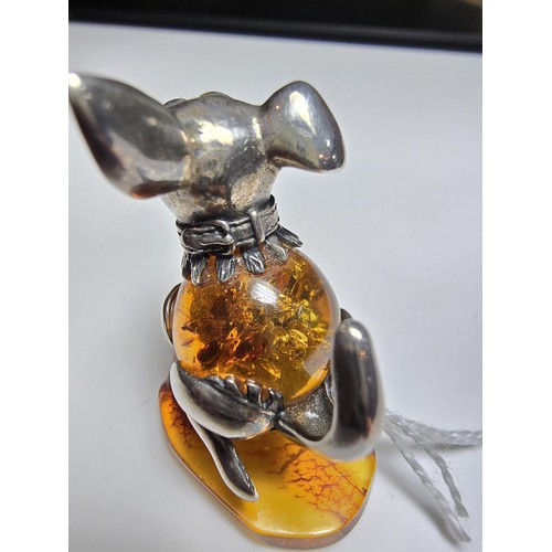 247 - Good quality very pretty hallmarked silver and genuine amber dog figure, featuring a solid amber bod... 