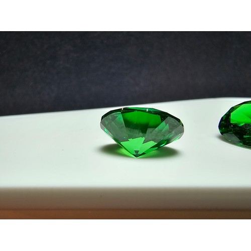 257 - A collection of 6x lab created faceted emerald gemstones, all oval cut. Length of 10mm, width 7mm, h... 