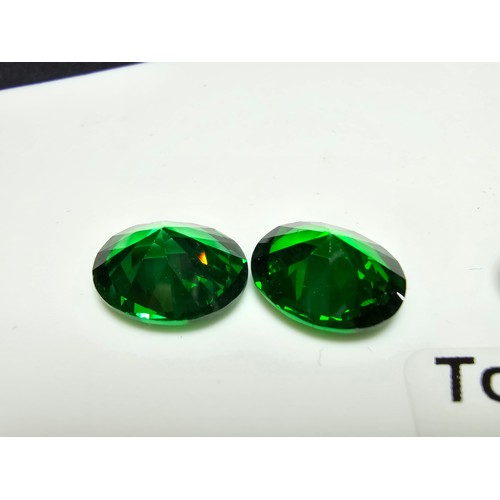 257 - A collection of 6x lab created faceted emerald gemstones, all oval cut. Length of 10mm, width 7mm, h... 