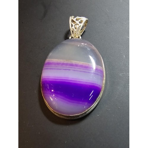 171 - A large 925 silver oval pendant inset with a  large natural agate stone with natural banding which i... 