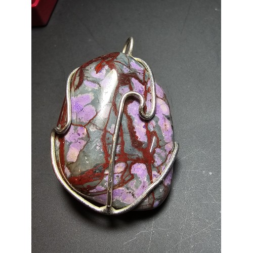 173 - A large pendant featuring a large jasper stone with an interesting natural multi colour and design s... 