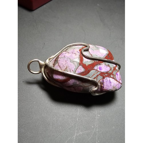 173 - A large pendant featuring a large jasper stone with an interesting natural multi colour and design s... 