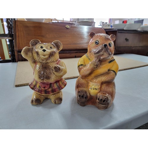 95 - Large quantity of collectables inc a large Sylvac otter figure, a Tony Wood bear formed money box, 2... 