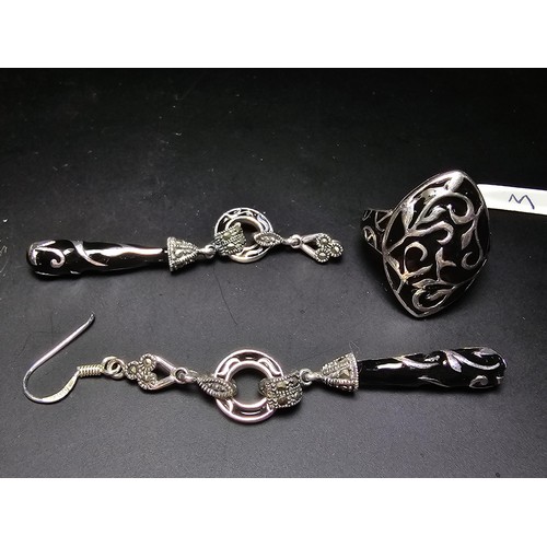 191 - A pretty unused 925 silver matching jewellery set which includes pendant, drop earrings and ring wit... 