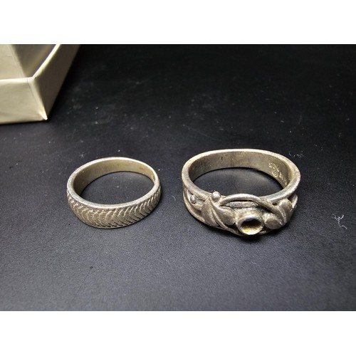 196 - A bundle of 2x 925 silver rings, 1 with a Rennie Mackintosh design (missing stone), the other ring h... 