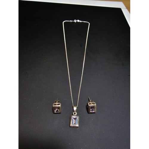 197 - A pretty 925 silver matching jewellery set to include a silver pendant 18