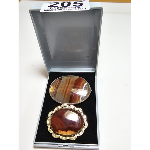 205 - 2x stunning Scottish vintage brooches both inset with large oval banded agate stones featuring a bea... 