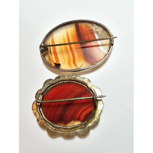 205 - 2x stunning Scottish vintage brooches both inset with large oval banded agate stones featuring a bea... 