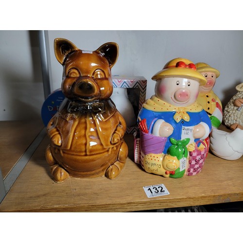 132 - Quantity of collectables inc 3x ceramic piggy banks, 1 is a vintage treacle glazed one along with 6x... 