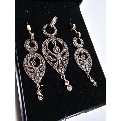 215 - A pretty matching art deco style 925 silver jewellery set to include drop pendant and drop earrings,... 