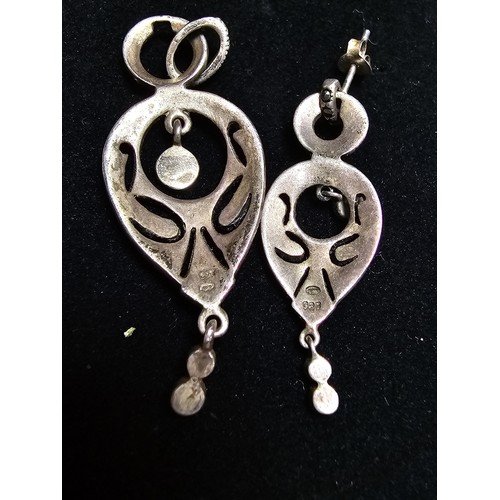 215 - A pretty matching art deco style 925 silver jewellery set to include drop pendant and drop earrings,... 