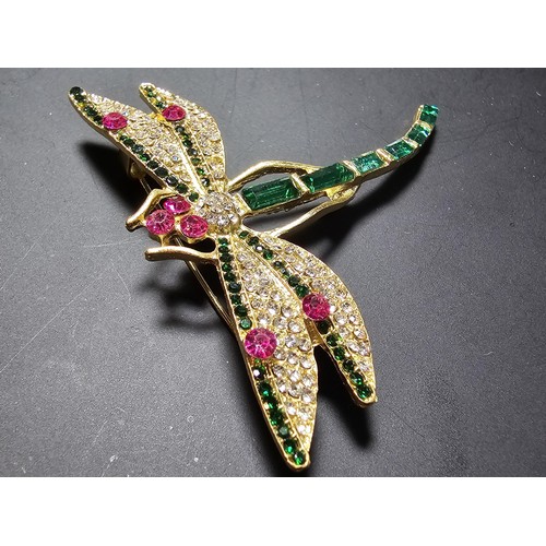 228 - A suite of good quality ornate jewelled brooches which includes 4 butterfly brooches, a stunning dra... 