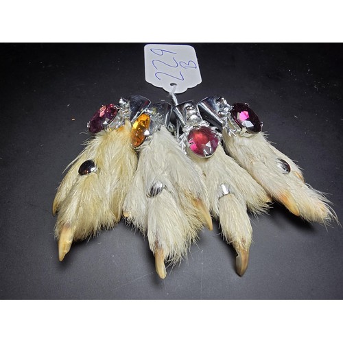 229B - A collection of 4x Scottish genuine grouse foot brooches all of a similar design featuring a stags h... 