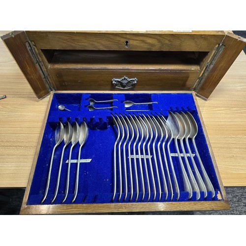 292 - A fine quality and impressive oak cased canteen of cutlery for 12 places by Walker & Hall, all but t... 