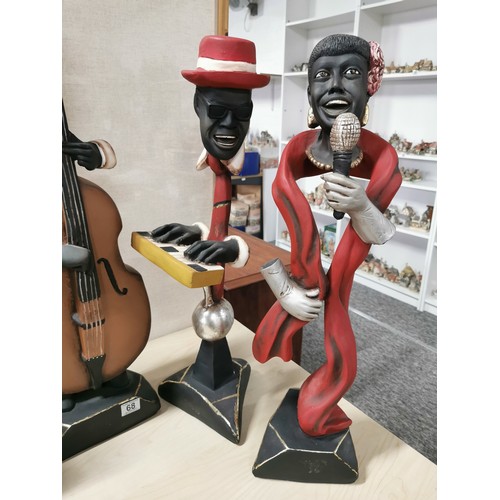 68 - A good quality complete 8 piece resin jazz band statue figure set by J.V. Furniture, inc a double ba... 