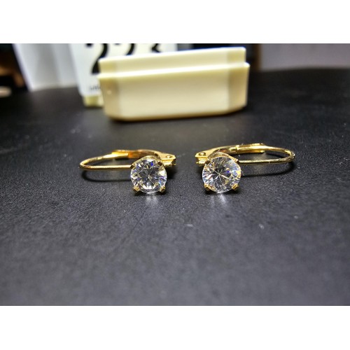 223 - A pair of pretty 14ct yellow gold earrings inset with sparkly crystal cz stones, the earrings appear... 